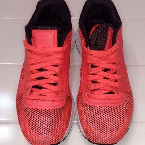 Neon Reeboks - Picture 3 of 5